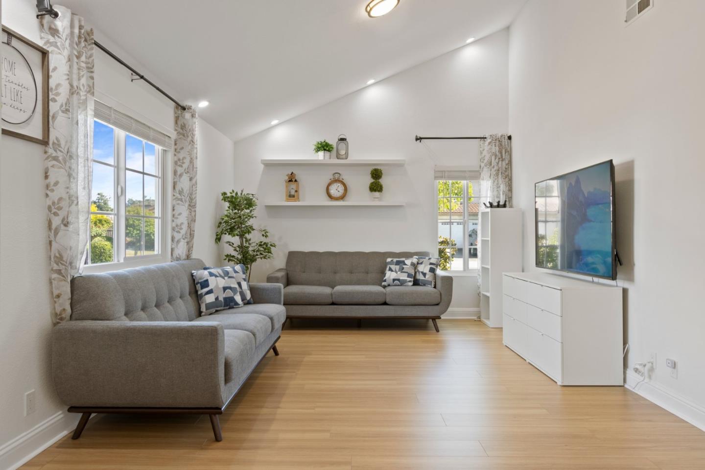Detail Gallery Image 4 of 48 For 4480 Norocco Cir, Fremont,  CA 94555 - 3 Beds | 2 Baths