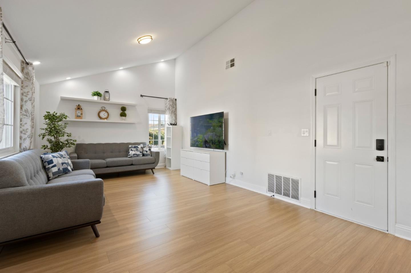 Detail Gallery Image 7 of 48 For 4480 Norocco Cir, Fremont,  CA 94555 - 3 Beds | 2 Baths