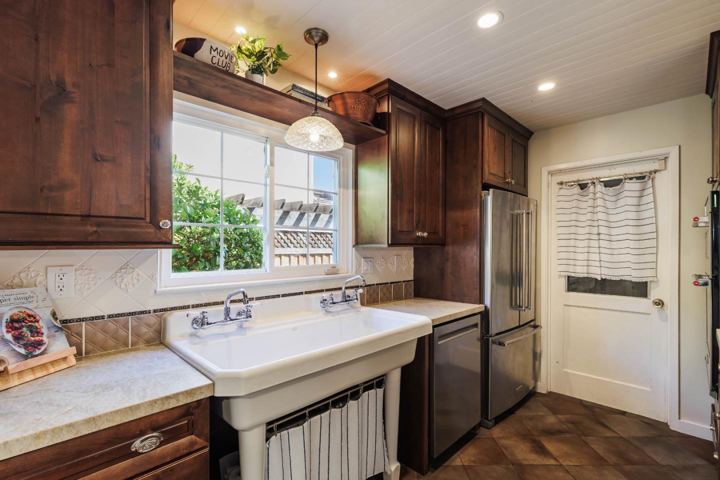 Detail Gallery Image 4 of 30 For 4465 Sherbourne Dr, San Jose,  CA 95124 - 3 Beds | 3 Baths