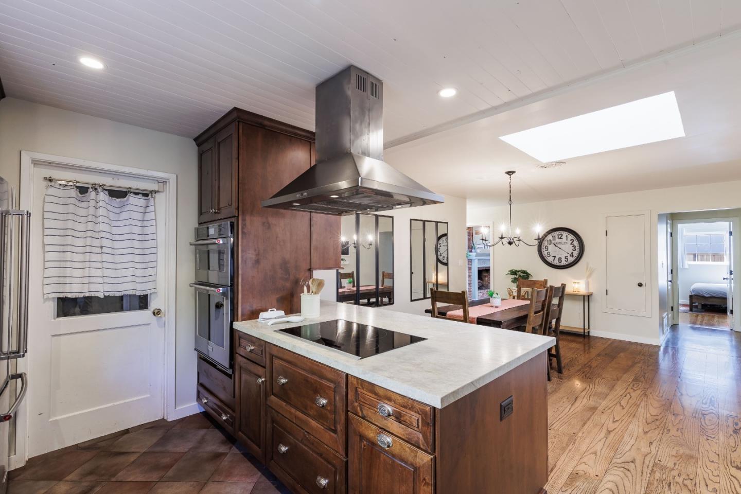 Detail Gallery Image 5 of 30 For 4465 Sherbourne Dr, San Jose,  CA 95124 - 3 Beds | 3 Baths