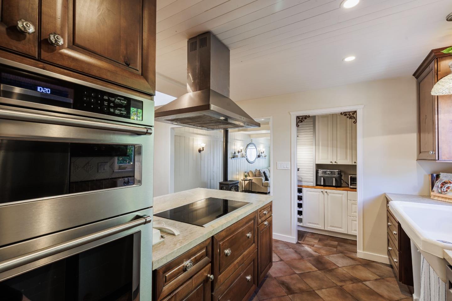 Detail Gallery Image 6 of 30 For 4465 Sherbourne Dr, San Jose,  CA 95124 - 3 Beds | 3 Baths