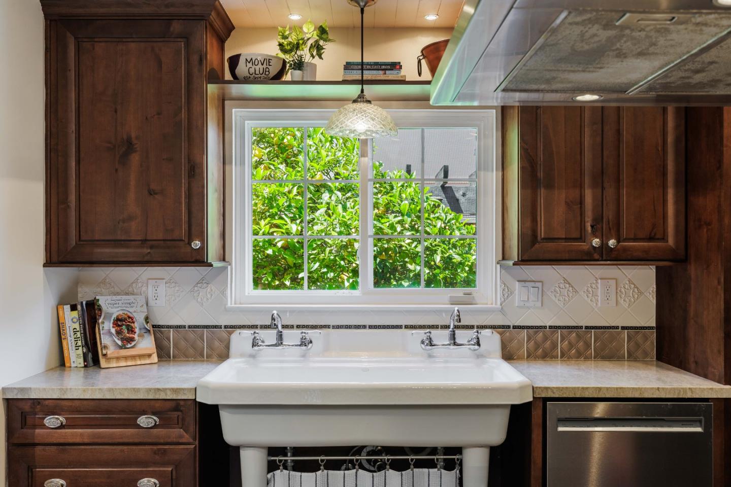 Detail Gallery Image 7 of 30 For 4465 Sherbourne Dr, San Jose,  CA 95124 - 3 Beds | 3 Baths