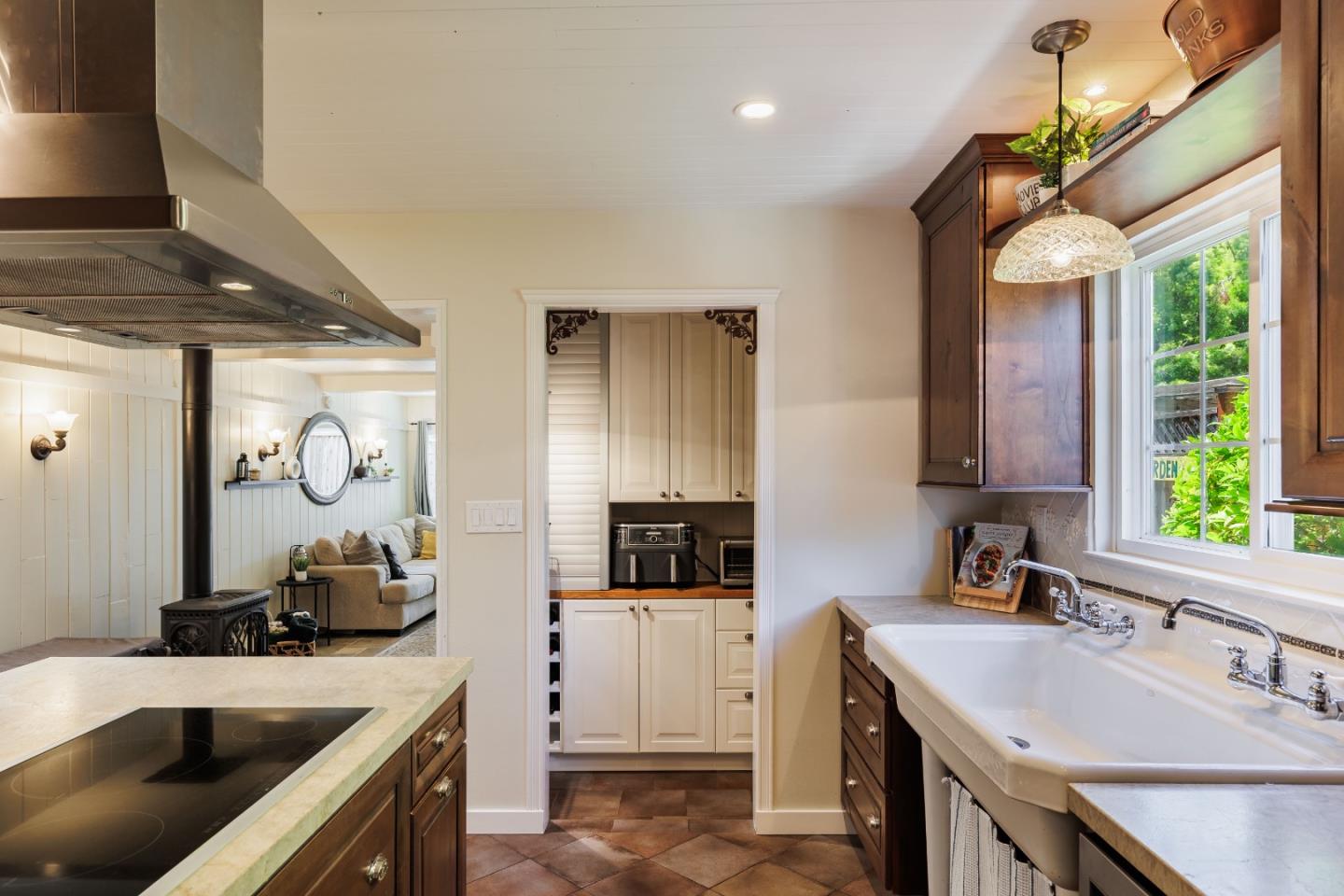 Detail Gallery Image 8 of 30 For 4465 Sherbourne Dr, San Jose,  CA 95124 - 3 Beds | 3 Baths