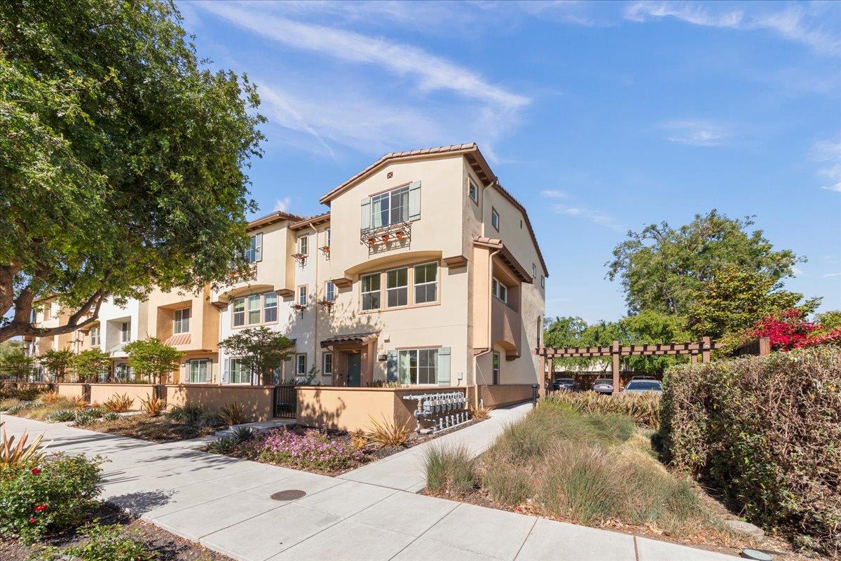 Detail Gallery Image 1 of 30 For 516 San Augusto Ter, Sunnyvale,  CA 94085 - 4 Beds | 3/1 Baths