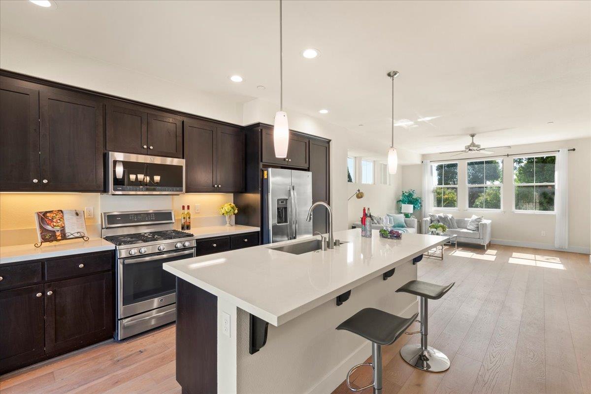 Detail Gallery Image 10 of 30 For 516 San Augusto Ter, Sunnyvale,  CA 94085 - 4 Beds | 3/1 Baths
