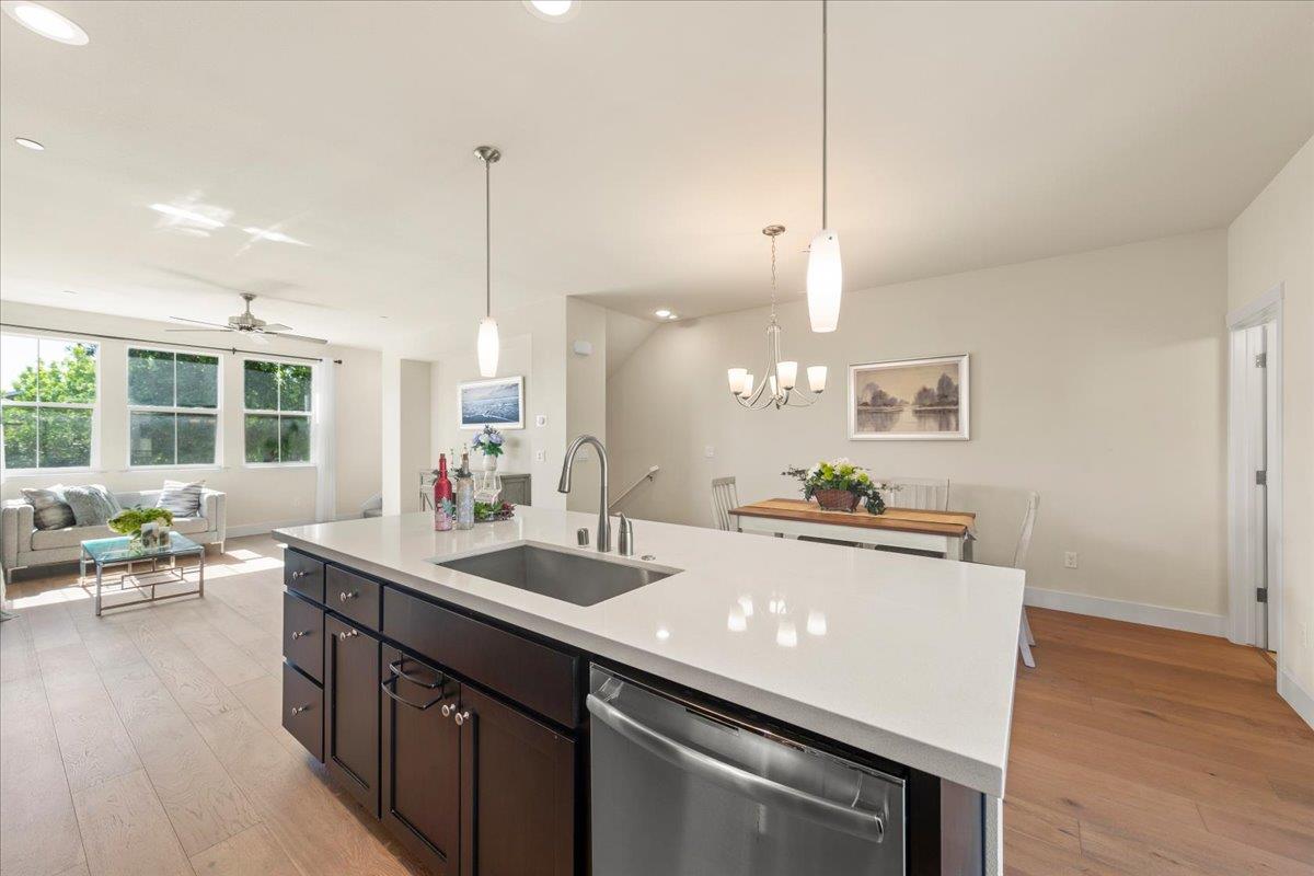 Detail Gallery Image 12 of 30 For 516 San Augusto Ter, Sunnyvale,  CA 94085 - 4 Beds | 3/1 Baths