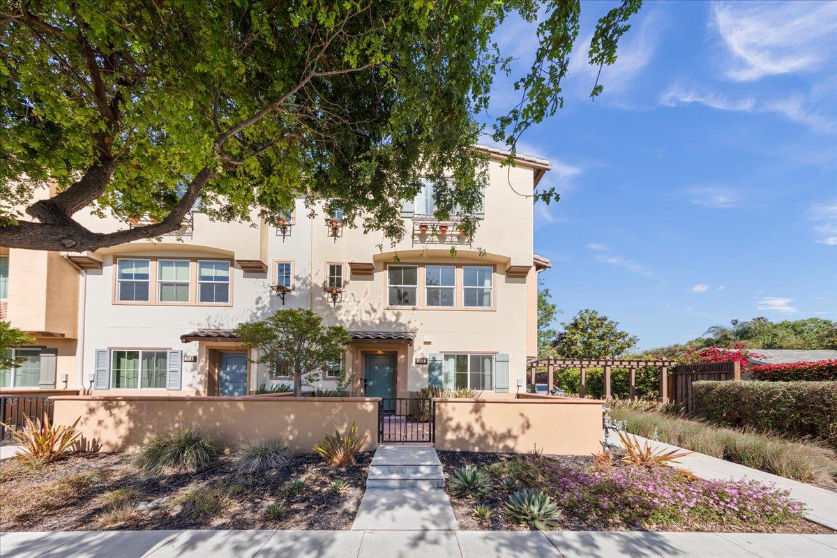 Detail Gallery Image 2 of 30 For 516 San Augusto Ter, Sunnyvale,  CA 94085 - 4 Beds | 3/1 Baths