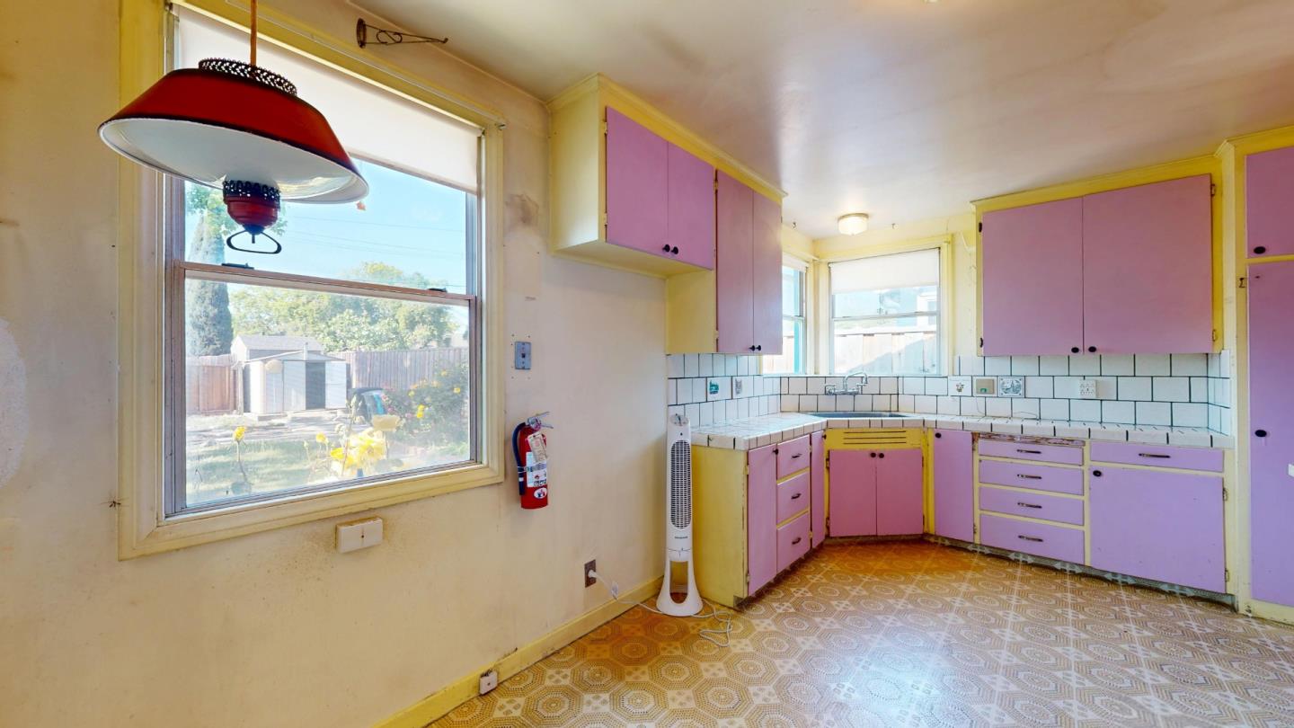 Detail Gallery Image 13 of 45 For 3616 Hoover St, Redwood City,  CA 94063 - 2 Beds | 1 Baths