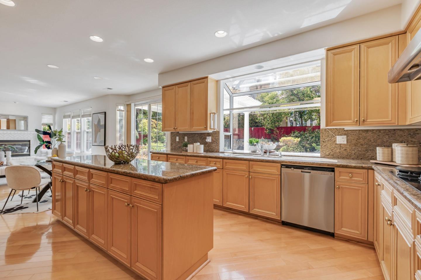 Detail Gallery Image 10 of 56 For 18898 Bellgrove Cir, Saratoga,  CA 95070 - 5 Beds | 3 Baths