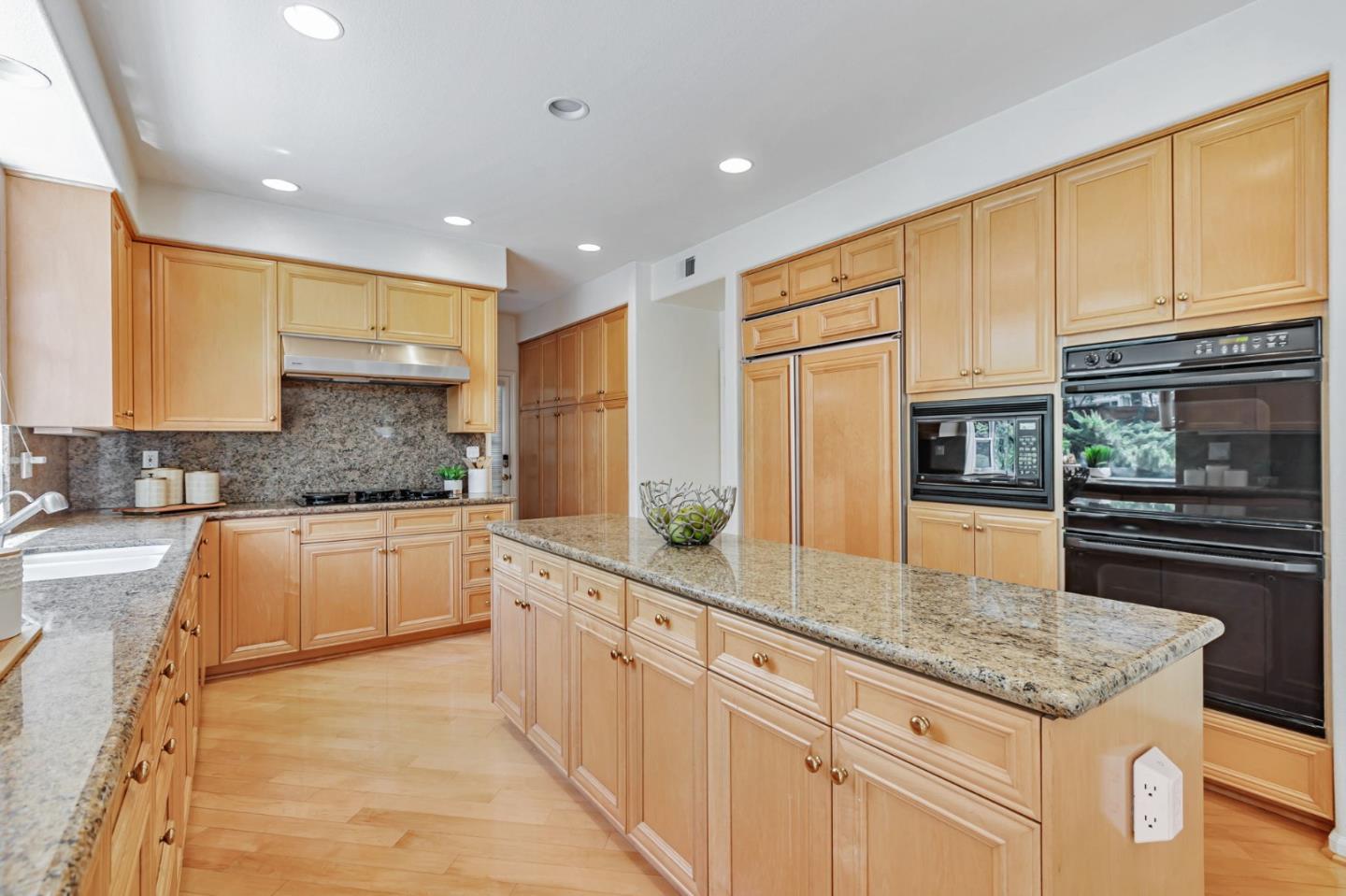 Detail Gallery Image 11 of 56 For 18898 Bellgrove Cir, Saratoga,  CA 95070 - 5 Beds | 3 Baths