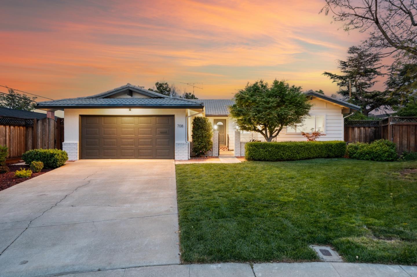 Detail Gallery Image 2 of 59 For 708 Katon Ct, Sunnyvale,  CA 94086 - 4 Beds | 2 Baths