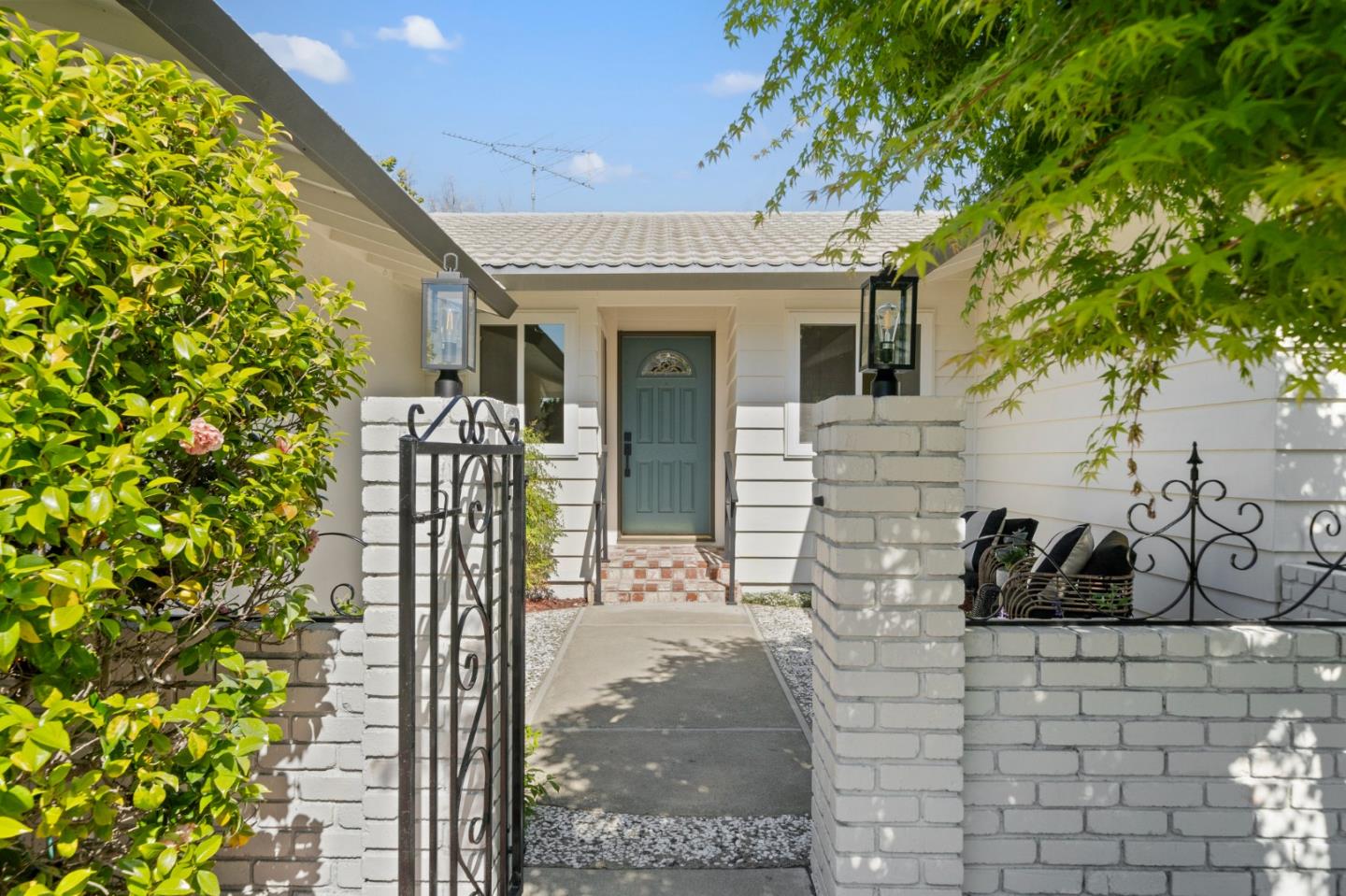 Detail Gallery Image 6 of 59 For 708 Katon Ct, Sunnyvale,  CA 94086 - 4 Beds | 2 Baths
