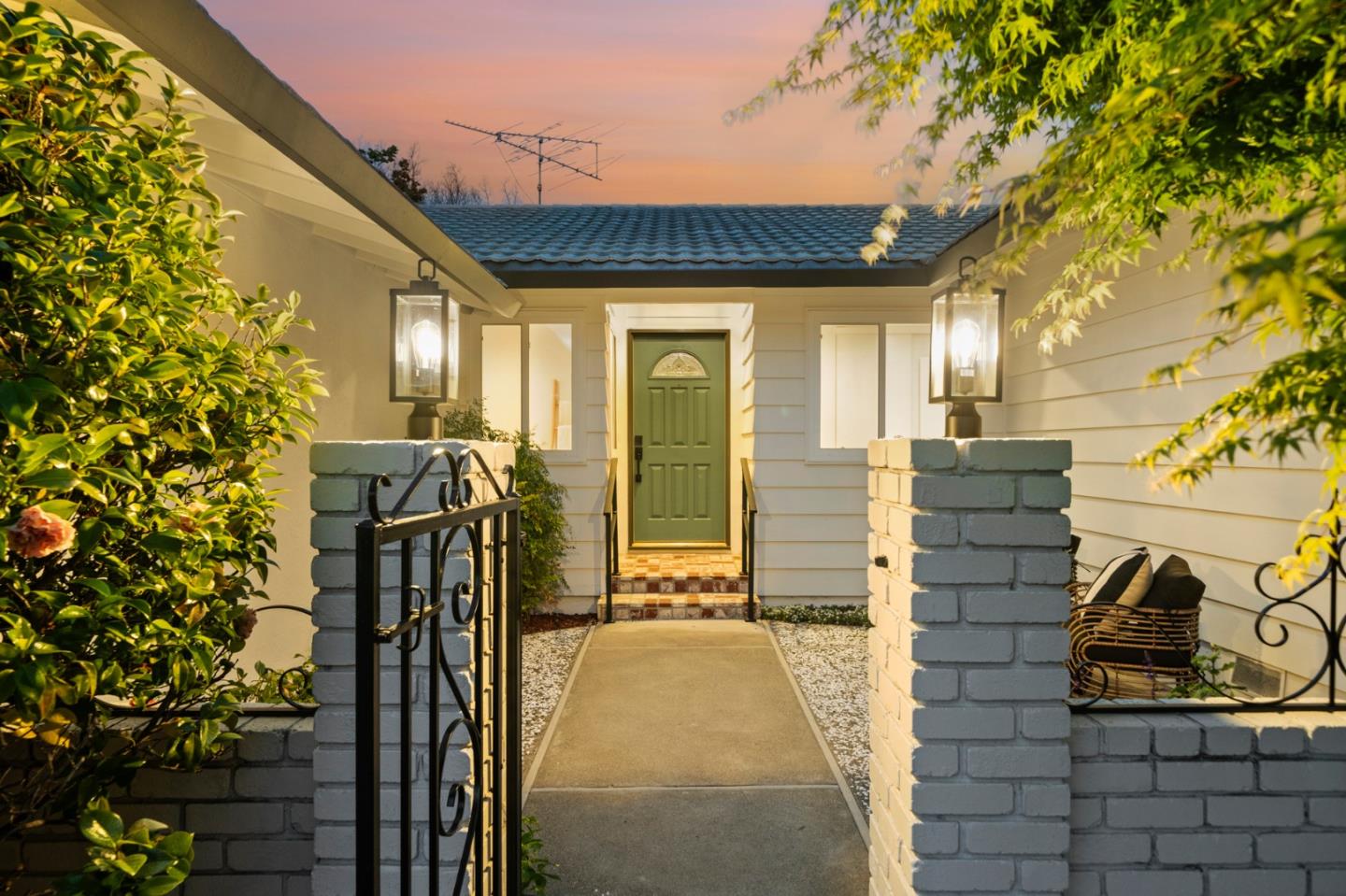 Detail Gallery Image 7 of 59 For 708 Katon Ct, Sunnyvale,  CA 94086 - 4 Beds | 2 Baths