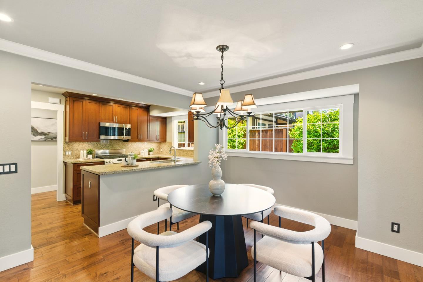 Detail Gallery Image 11 of 48 For 1209 Blackberry Ter, Sunnyvale,  CA 94087 - 2 Beds | 2 Baths