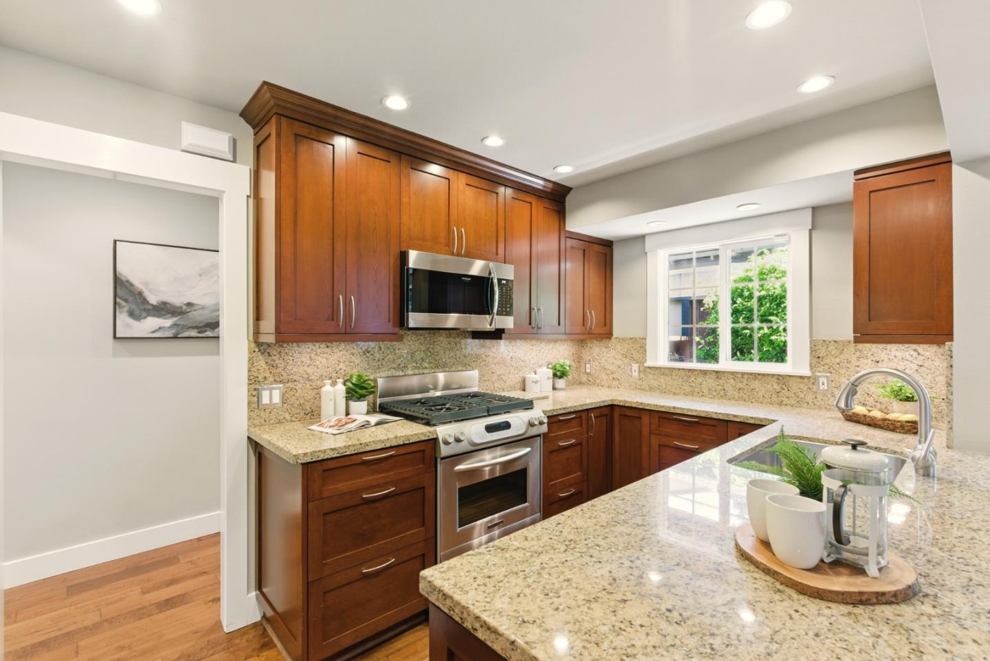 Detail Gallery Image 14 of 48 For 1209 Blackberry Ter, Sunnyvale,  CA 94087 - 2 Beds | 2 Baths