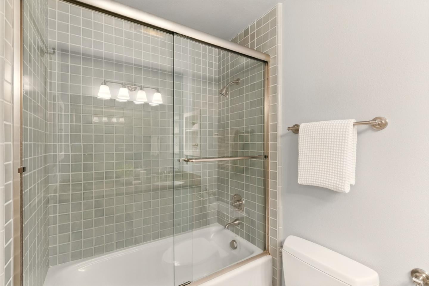Detail Gallery Image 21 of 48 For 1209 Blackberry Ter, Sunnyvale,  CA 94087 - 2 Beds | 2 Baths