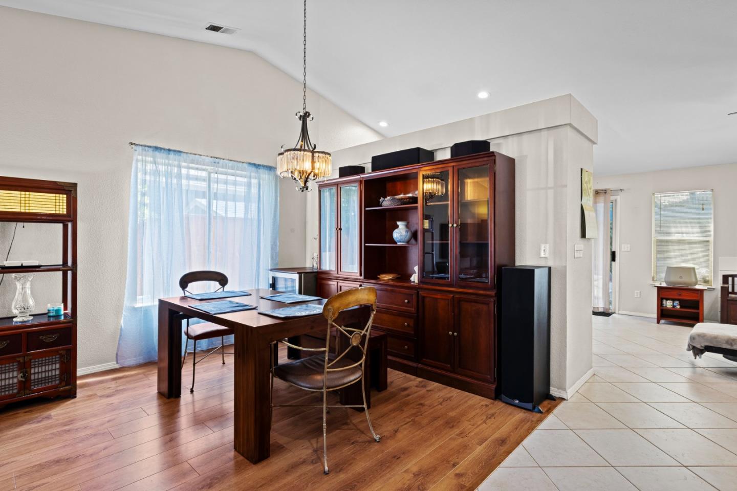 Detail Gallery Image 8 of 20 For 840 Babbs Creek Dr, Gilroy,  CA 95020 - 3 Beds | 2 Baths