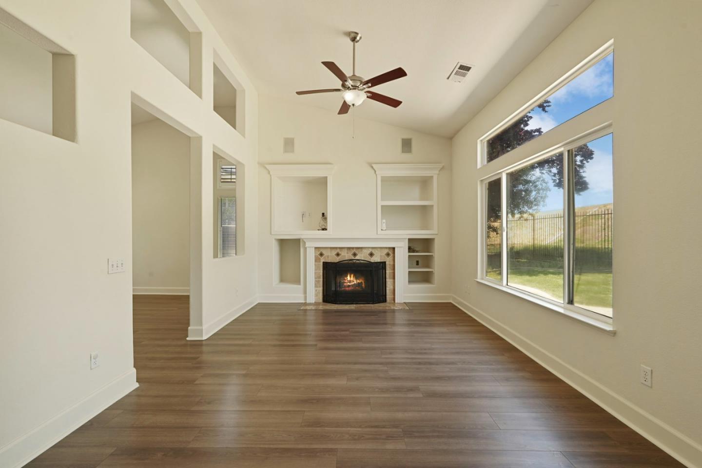 Detail Gallery Image 10 of 54 For 3157 Autumn Chase Cir, Stockton,  CA 95219 - 3 Beds | 2/1 Baths