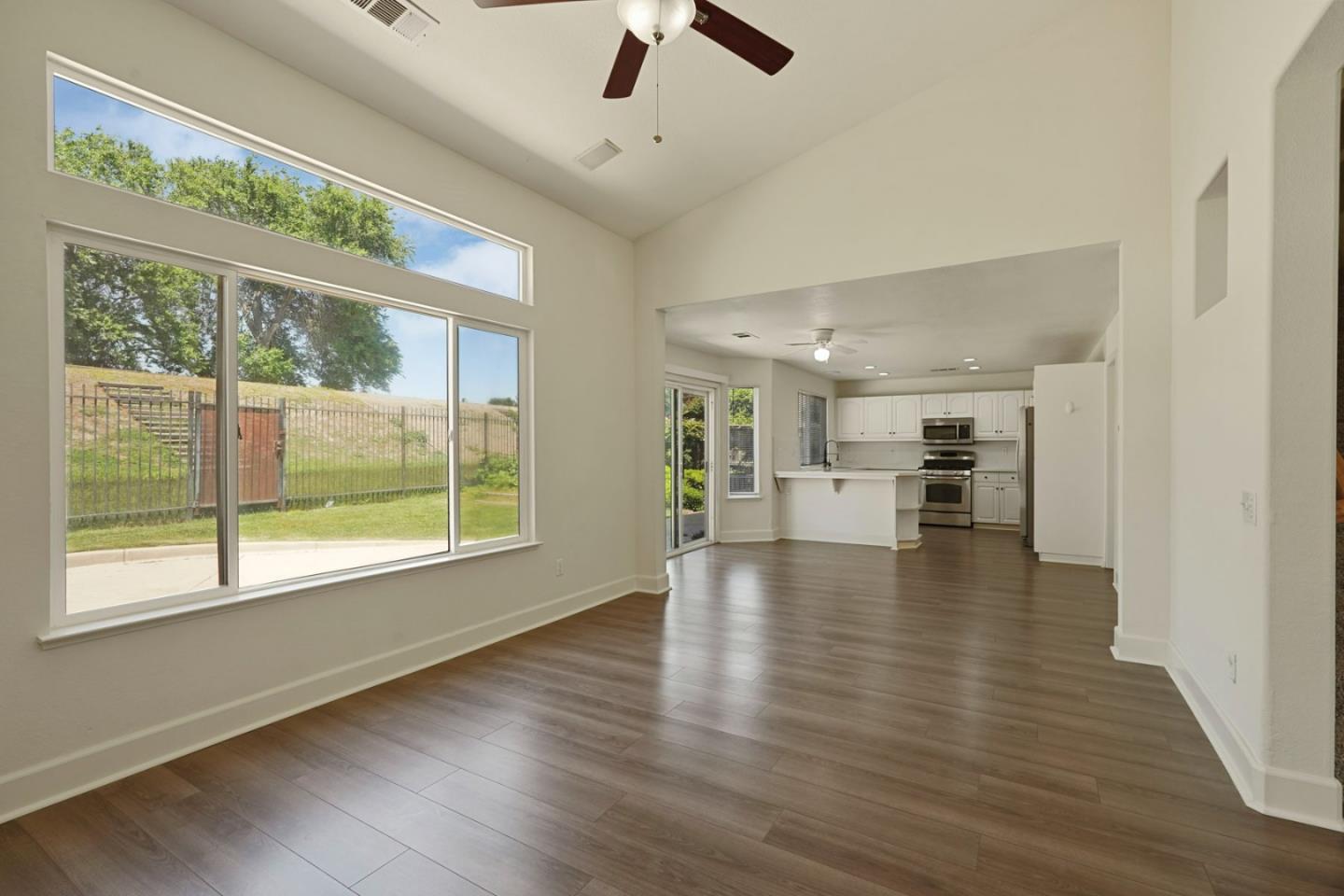 Detail Gallery Image 12 of 54 For 3157 Autumn Chase Cir, Stockton,  CA 95219 - 3 Beds | 2/1 Baths