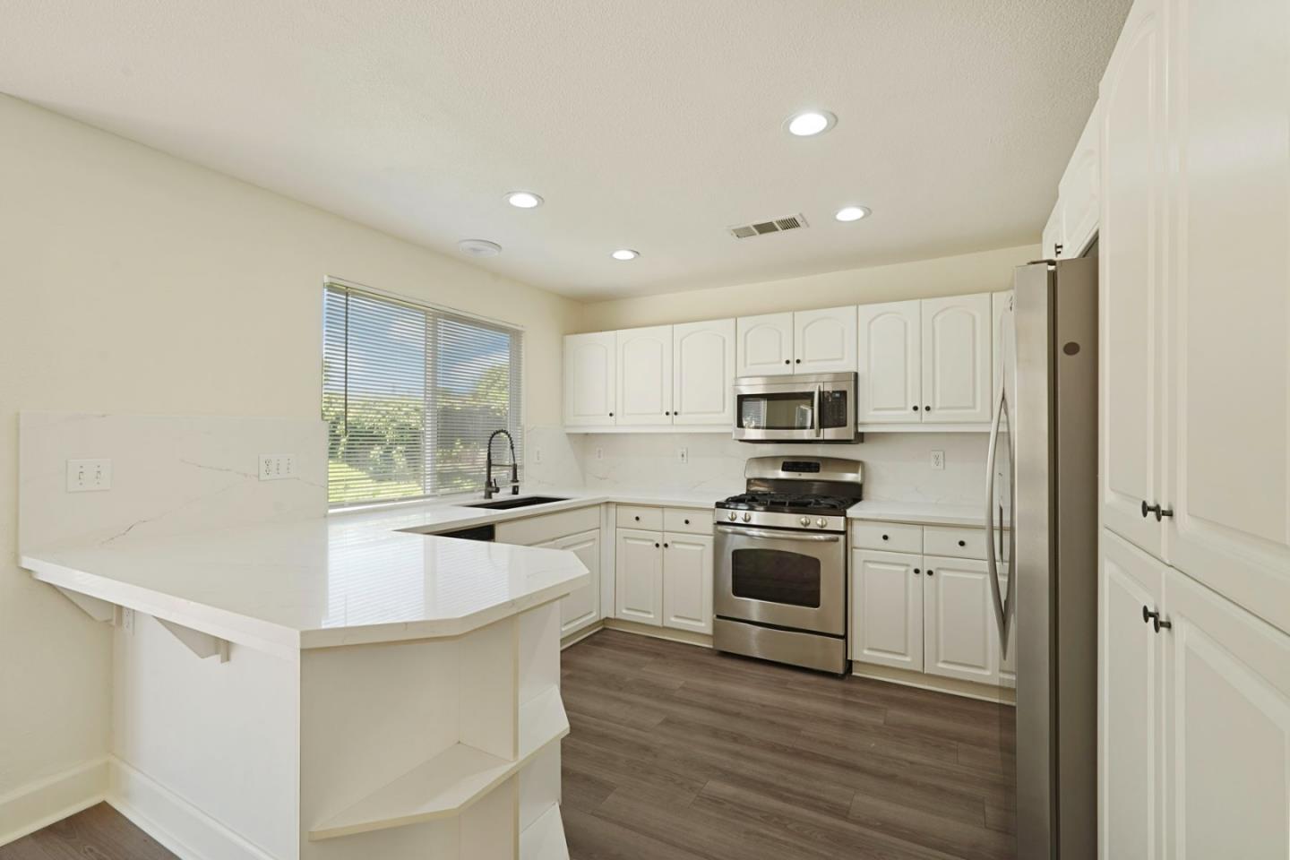 Detail Gallery Image 14 of 54 For 3157 Autumn Chase Cir, Stockton,  CA 95219 - 3 Beds | 2/1 Baths
