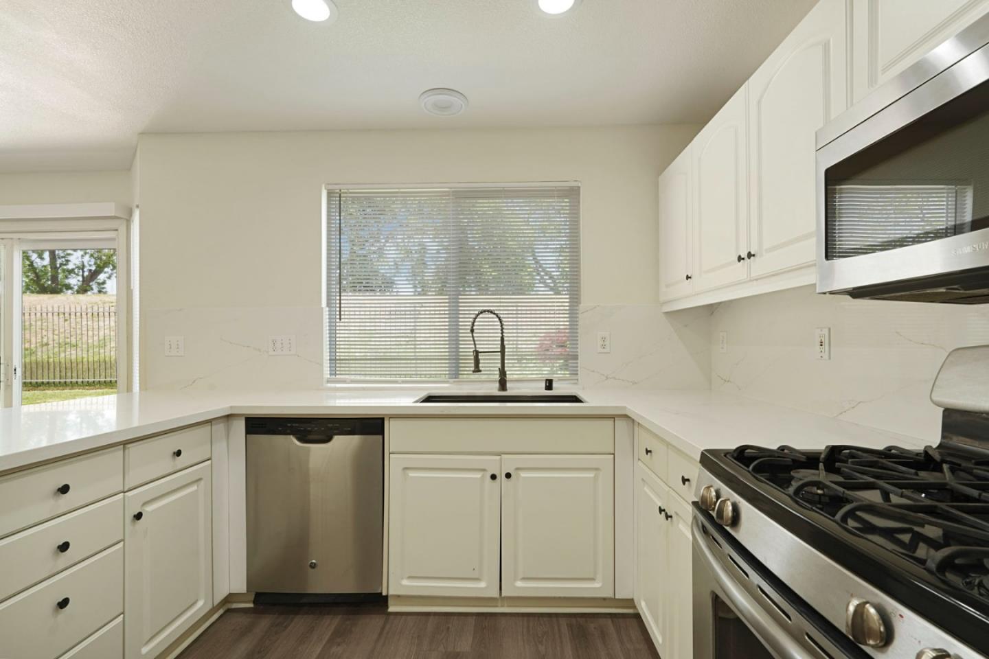 Detail Gallery Image 15 of 54 For 3157 Autumn Chase Cir, Stockton,  CA 95219 - 3 Beds | 2/1 Baths