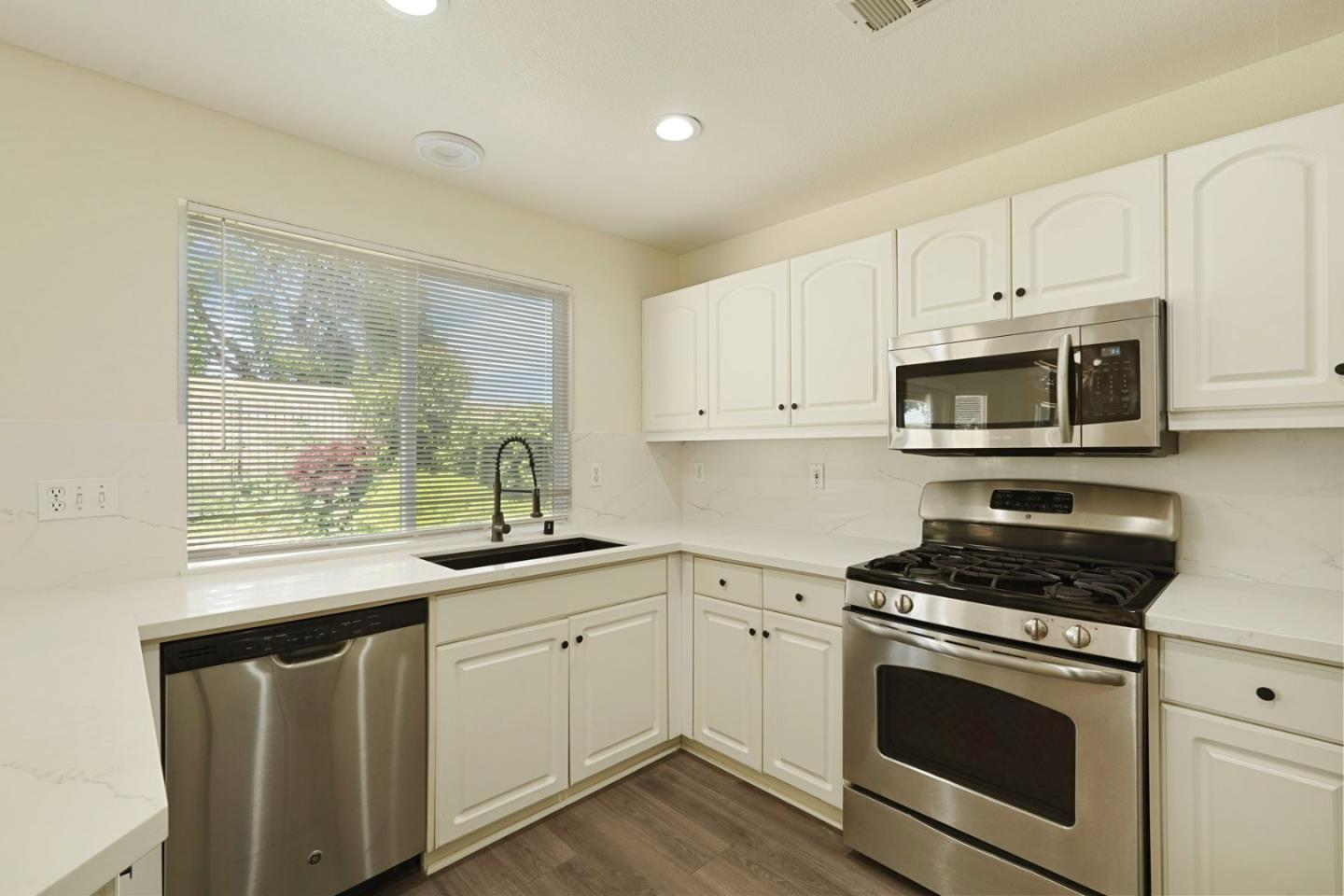 Detail Gallery Image 17 of 54 For 3157 Autumn Chase Cir, Stockton,  CA 95219 - 3 Beds | 2/1 Baths