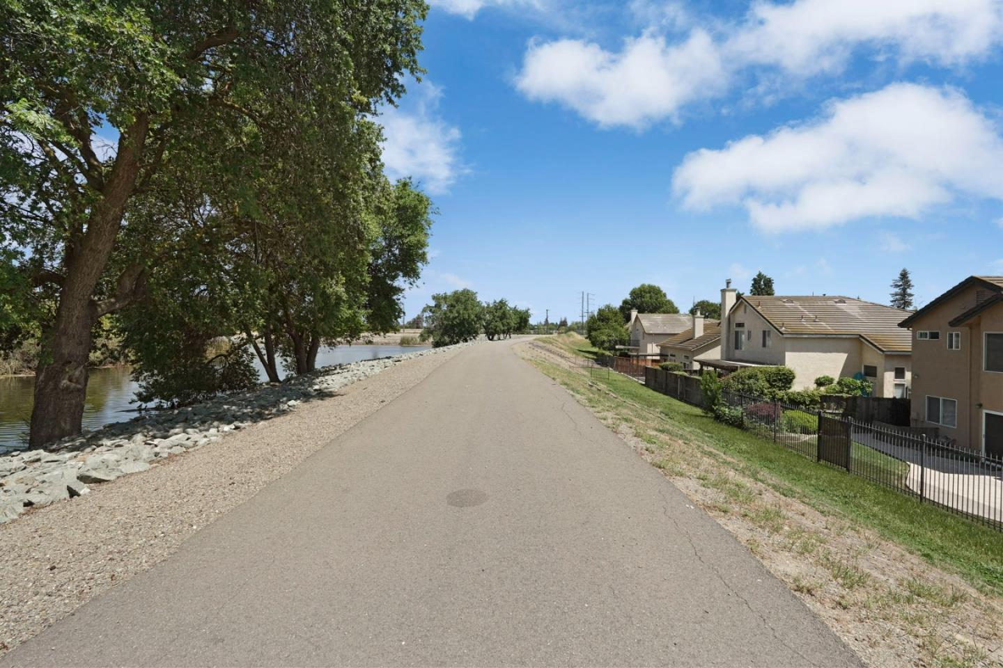 Detail Gallery Image 42 of 54 For 3157 Autumn Chase Cir, Stockton,  CA 95219 - 3 Beds | 2/1 Baths