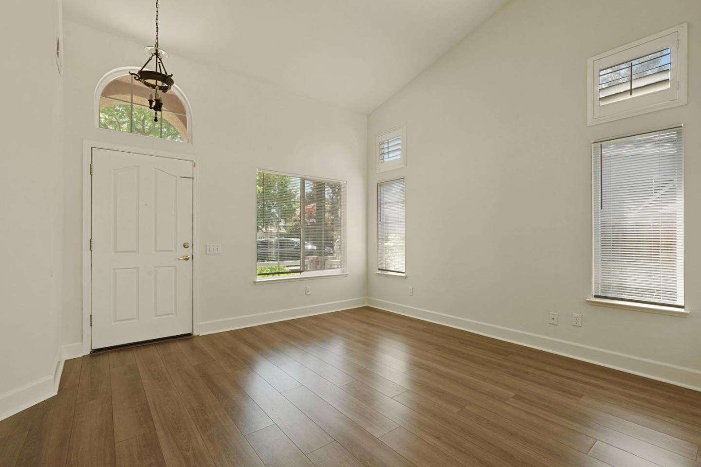 Detail Gallery Image 7 of 54 For 3157 Autumn Chase Cir, Stockton,  CA 95219 - 3 Beds | 2/1 Baths