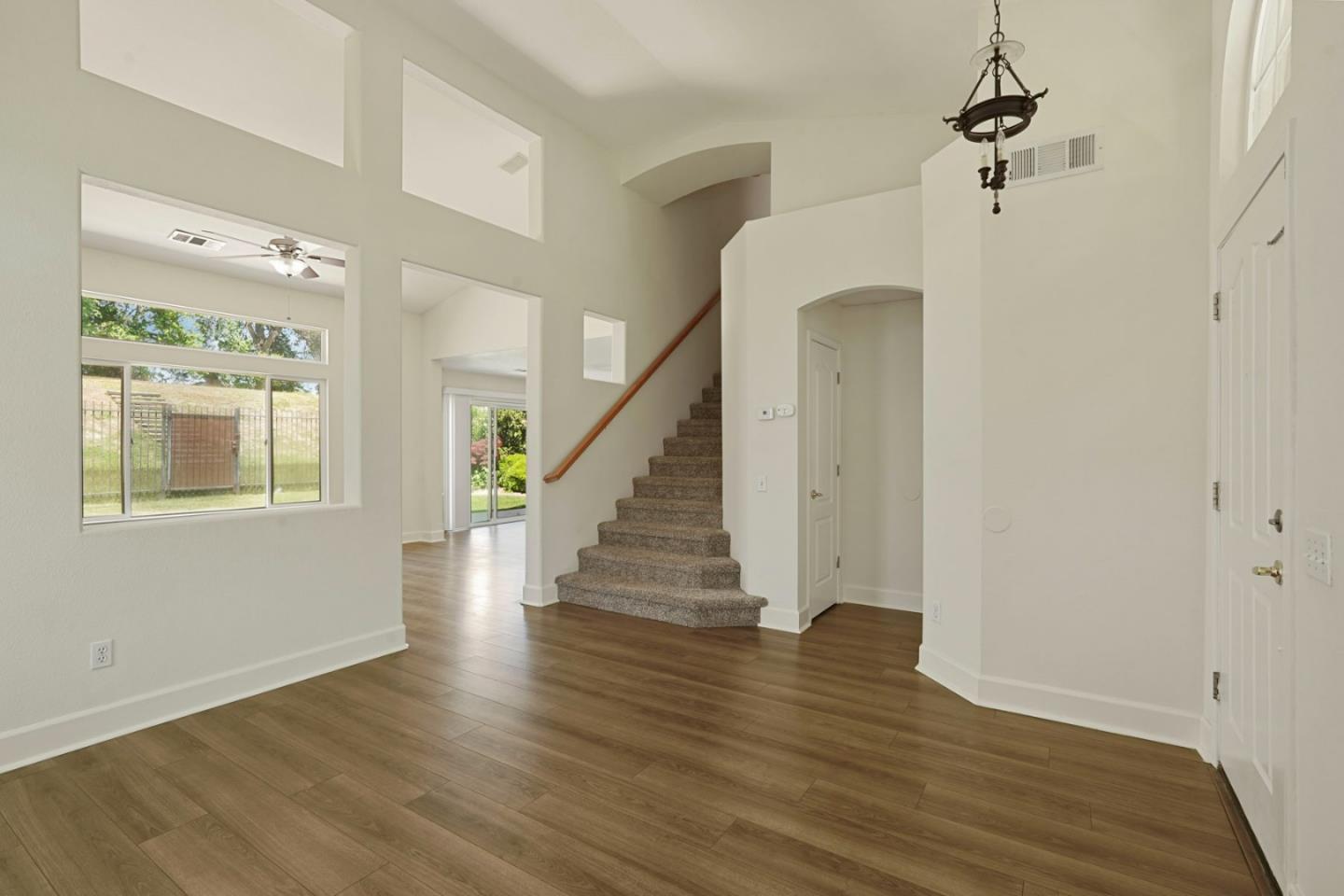 Detail Gallery Image 9 of 54 For 3157 Autumn Chase Cir, Stockton,  CA 95219 - 3 Beds | 2/1 Baths