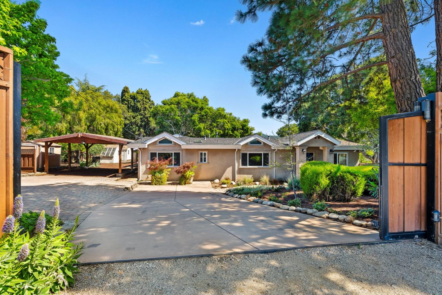 Detail Gallery Image 4 of 33 For 75 Poppy Rd, Carmel Valley,  CA 93924 - 3 Beds | 2/1 Baths