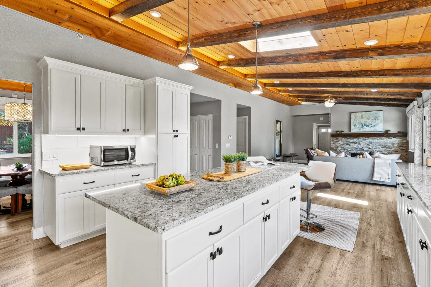 Detail Gallery Image 8 of 33 For 75 Poppy Rd, Carmel Valley,  CA 93924 - 3 Beds | 2/1 Baths