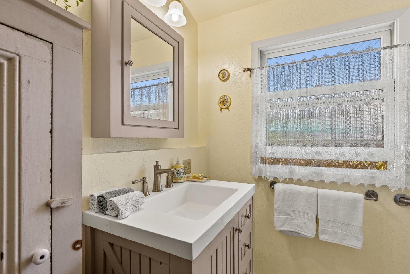 Detail Gallery Image 22 of 47 For 150 Darwin St, Santa Cruz,  CA 95062 - – Beds | – Baths