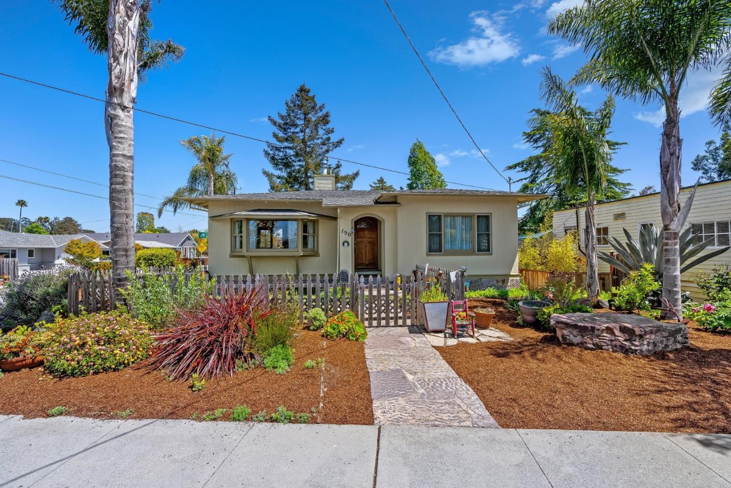 Detail Gallery Image 4 of 47 For 150 Darwin St, Santa Cruz,  CA 95062 - – Beds | – Baths