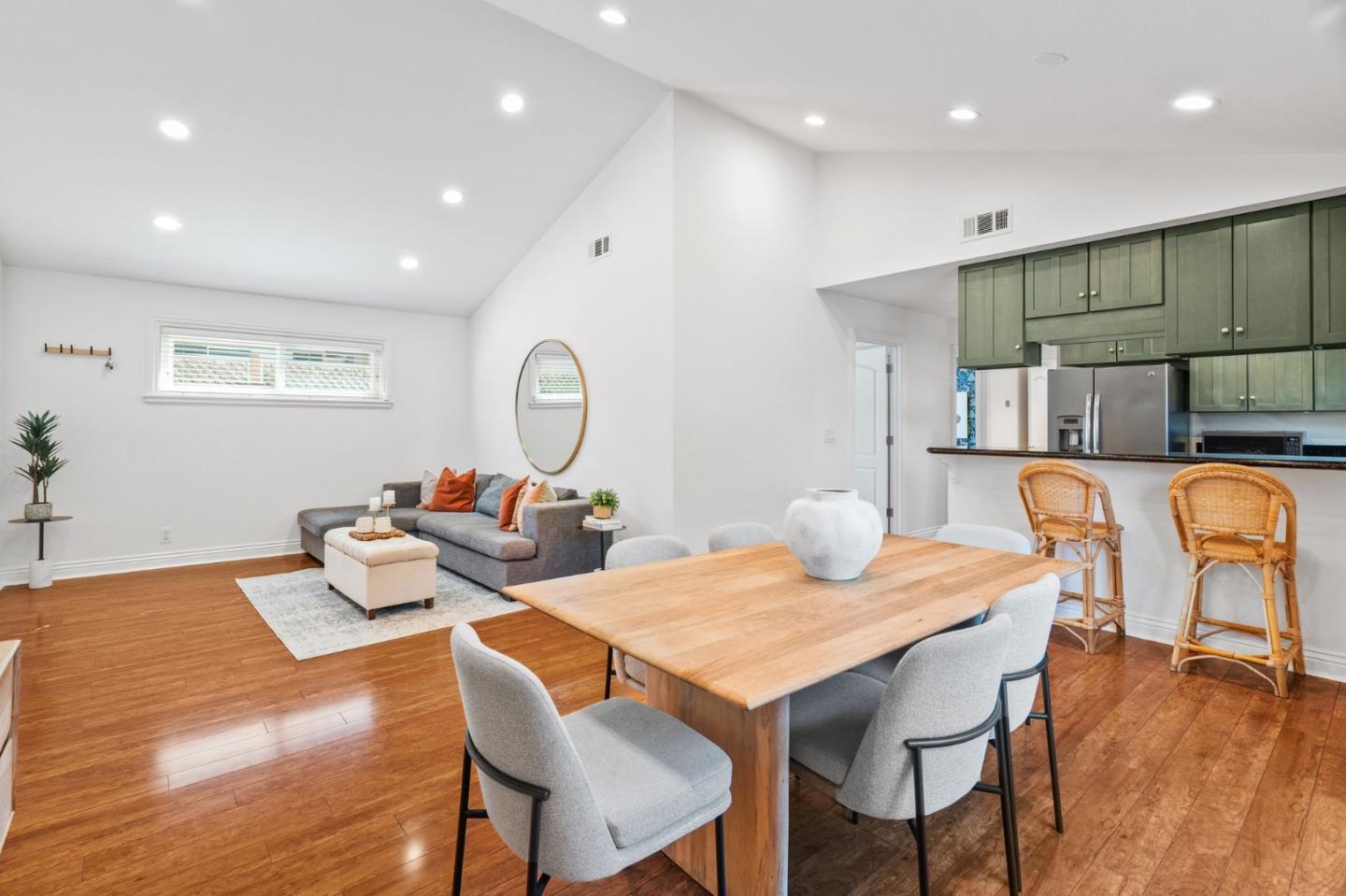 Detail Gallery Image 10 of 62 For 207 Brooklyn Ave, San Jose,  CA 95128 - 3 Beds | 2 Baths