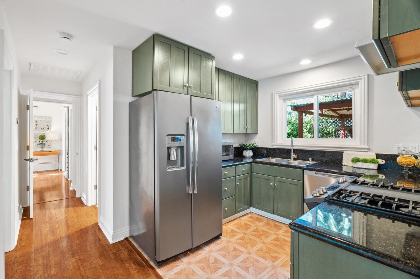 Detail Gallery Image 14 of 62 For 207 Brooklyn Ave, San Jose,  CA 95128 - 3 Beds | 2 Baths