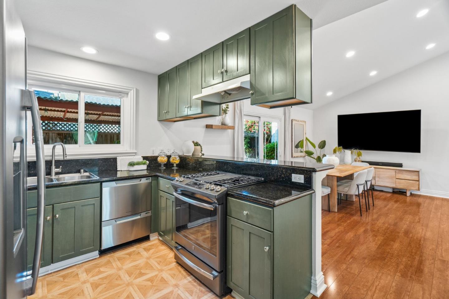 Detail Gallery Image 15 of 62 For 207 Brooklyn Ave, San Jose,  CA 95128 - 3 Beds | 2 Baths