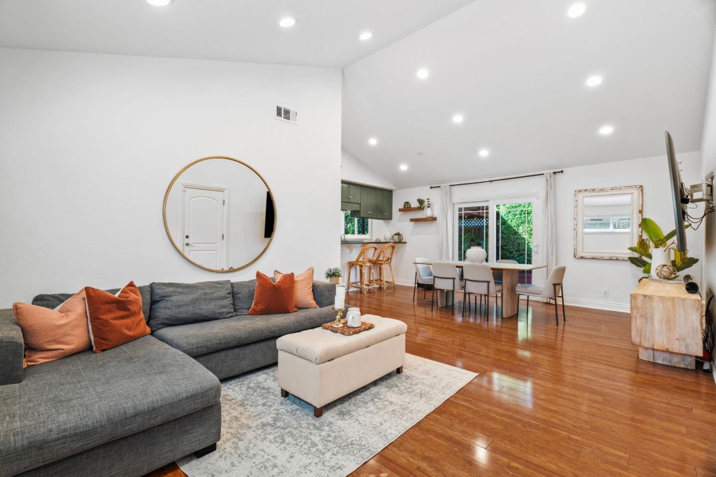 Detail Gallery Image 6 of 62 For 207 Brooklyn Ave, San Jose,  CA 95128 - 3 Beds | 2 Baths
