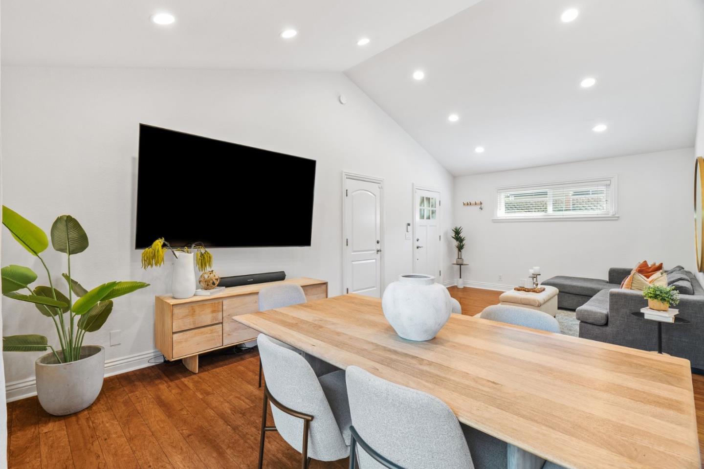 Detail Gallery Image 7 of 62 For 207 Brooklyn Ave, San Jose,  CA 95128 - 3 Beds | 2 Baths