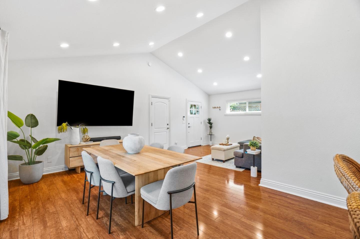 Detail Gallery Image 8 of 62 For 207 Brooklyn Ave, San Jose,  CA 95128 - 3 Beds | 2 Baths