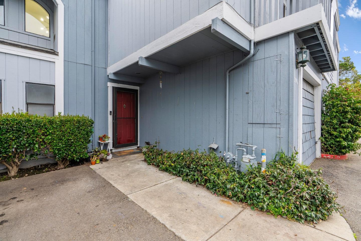 Detail Gallery Image 3 of 25 For 2906 Leotar Cir, Santa Cruz,  CA 95062 - 2 Beds | 2/1 Baths