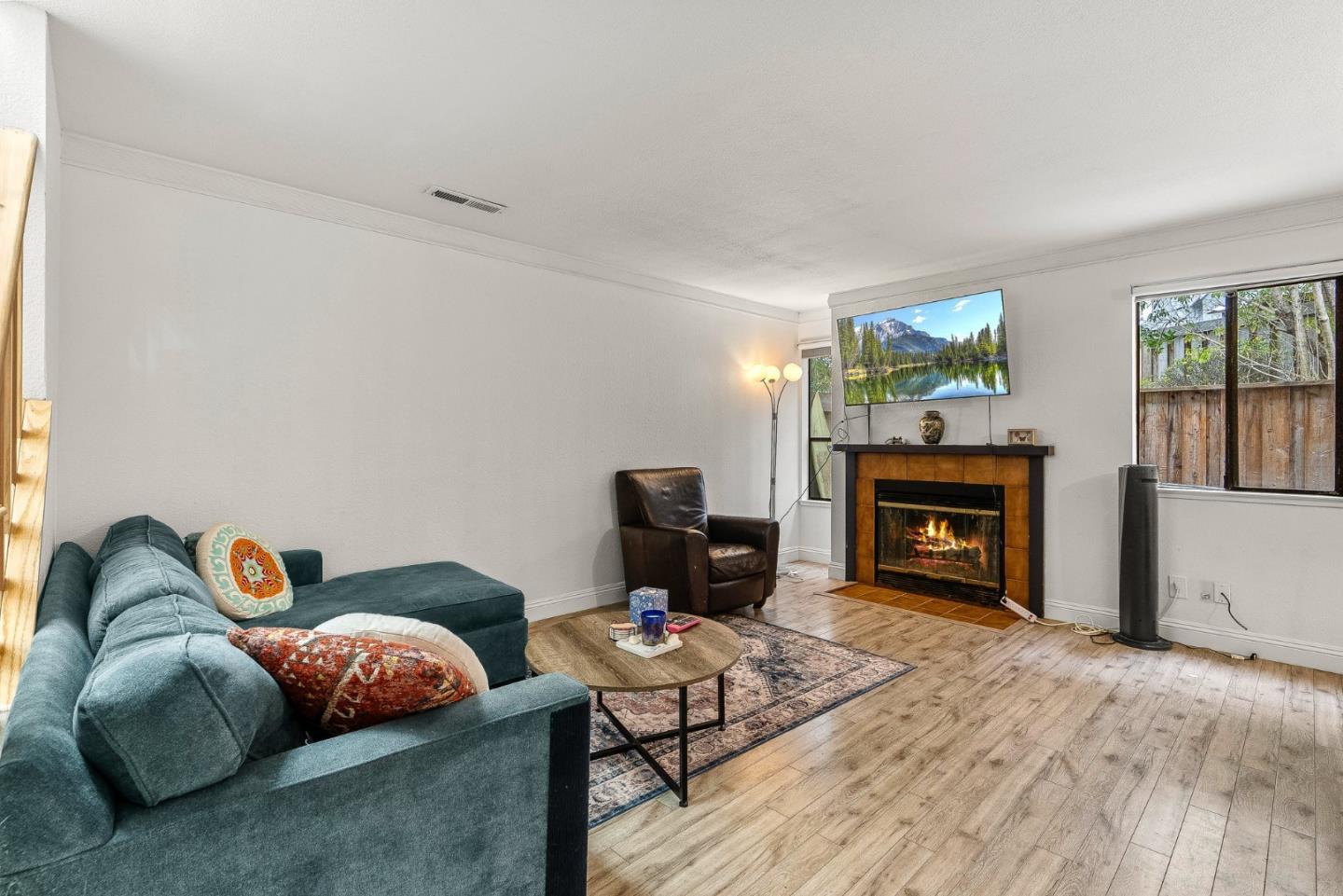 Detail Gallery Image 6 of 25 For 2906 Leotar Cir, Santa Cruz,  CA 95062 - 2 Beds | 2/1 Baths
