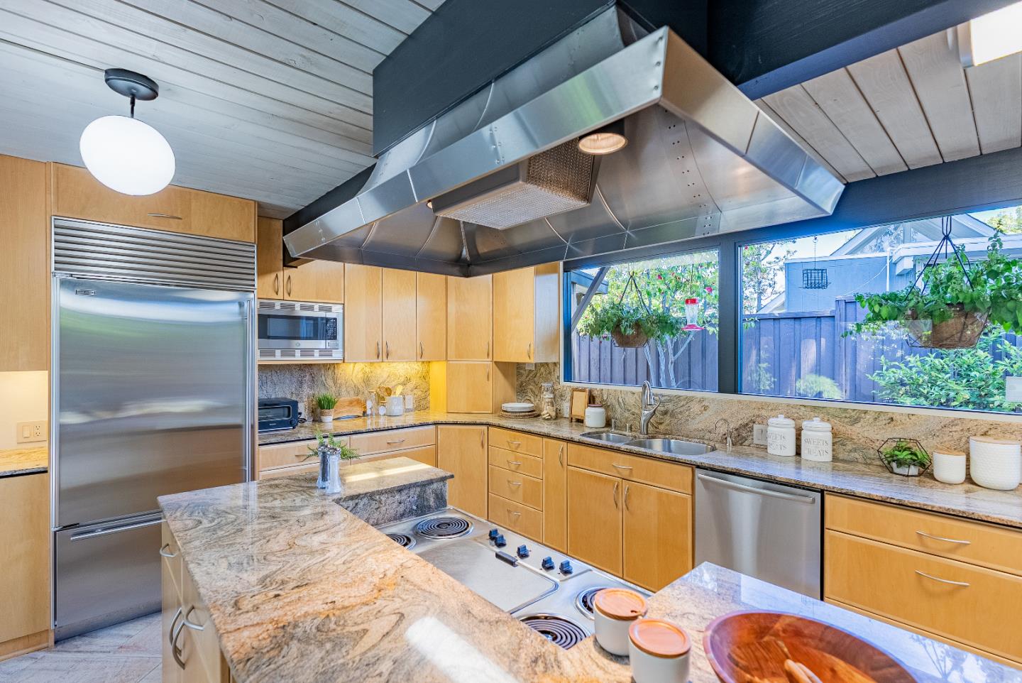 Detail Gallery Image 19 of 58 For 814 Beaverton Ct, Sunnyvale,  CA 94087 - 4 Beds | 2 Baths