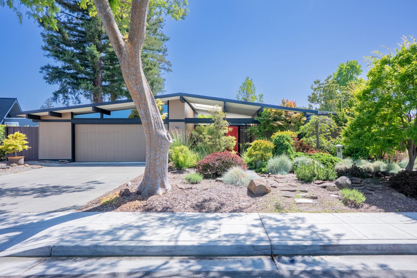 Detail Gallery Image 2 of 58 For 814 Beaverton Ct, Sunnyvale,  CA 94087 - 4 Beds | 2 Baths