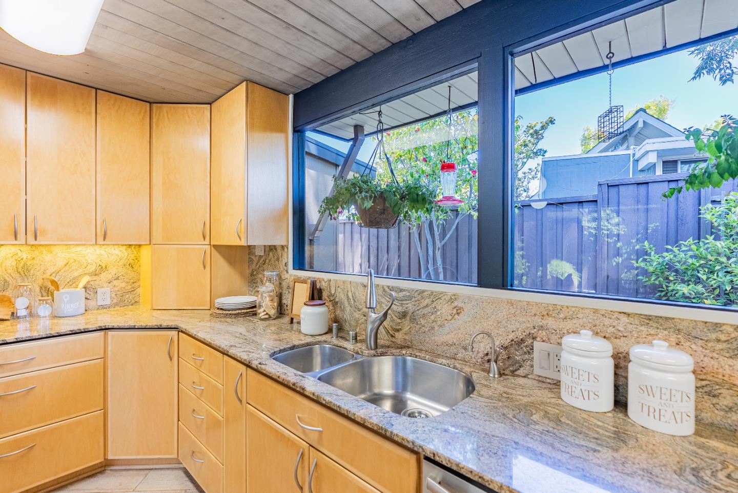 Detail Gallery Image 20 of 58 For 814 Beaverton Ct, Sunnyvale,  CA 94087 - 4 Beds | 2 Baths