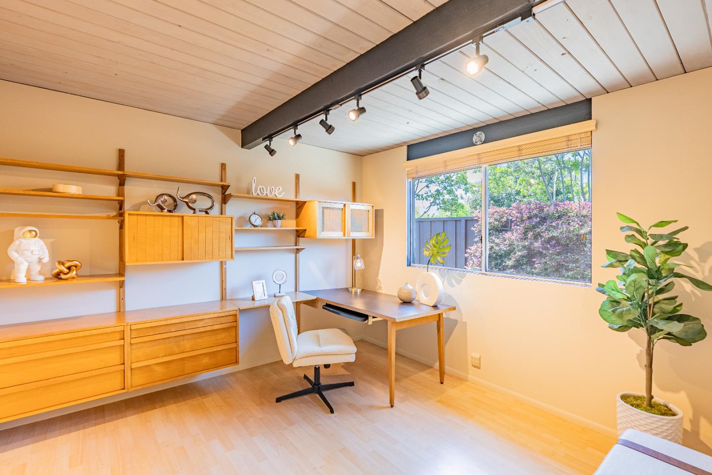 Detail Gallery Image 35 of 58 For 814 Beaverton Ct, Sunnyvale,  CA 94087 - 4 Beds | 2 Baths
