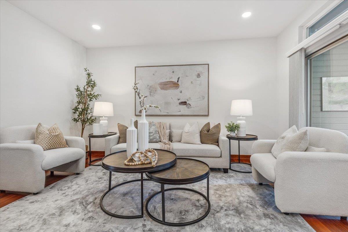 Detail Gallery Image 4 of 21 For 248 Shadow Run Dr, San Jose,  CA 95110 - 2 Beds | 2 Baths