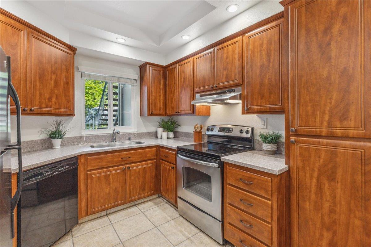 Detail Gallery Image 7 of 21 For 248 Shadow Run Dr, San Jose,  CA 95110 - 2 Beds | 2 Baths
