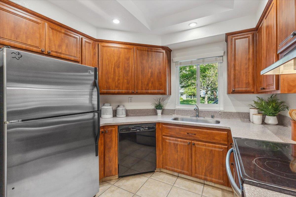 Detail Gallery Image 8 of 21 For 248 Shadow Run Dr, San Jose,  CA 95110 - 2 Beds | 2 Baths