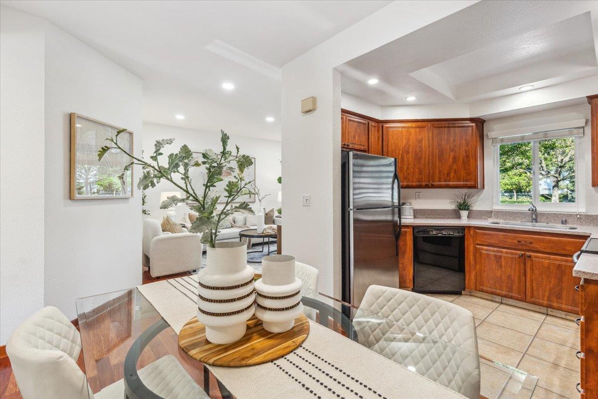 Detail Gallery Image 9 of 21 For 248 Shadow Run Dr, San Jose,  CA 95110 - 2 Beds | 2 Baths