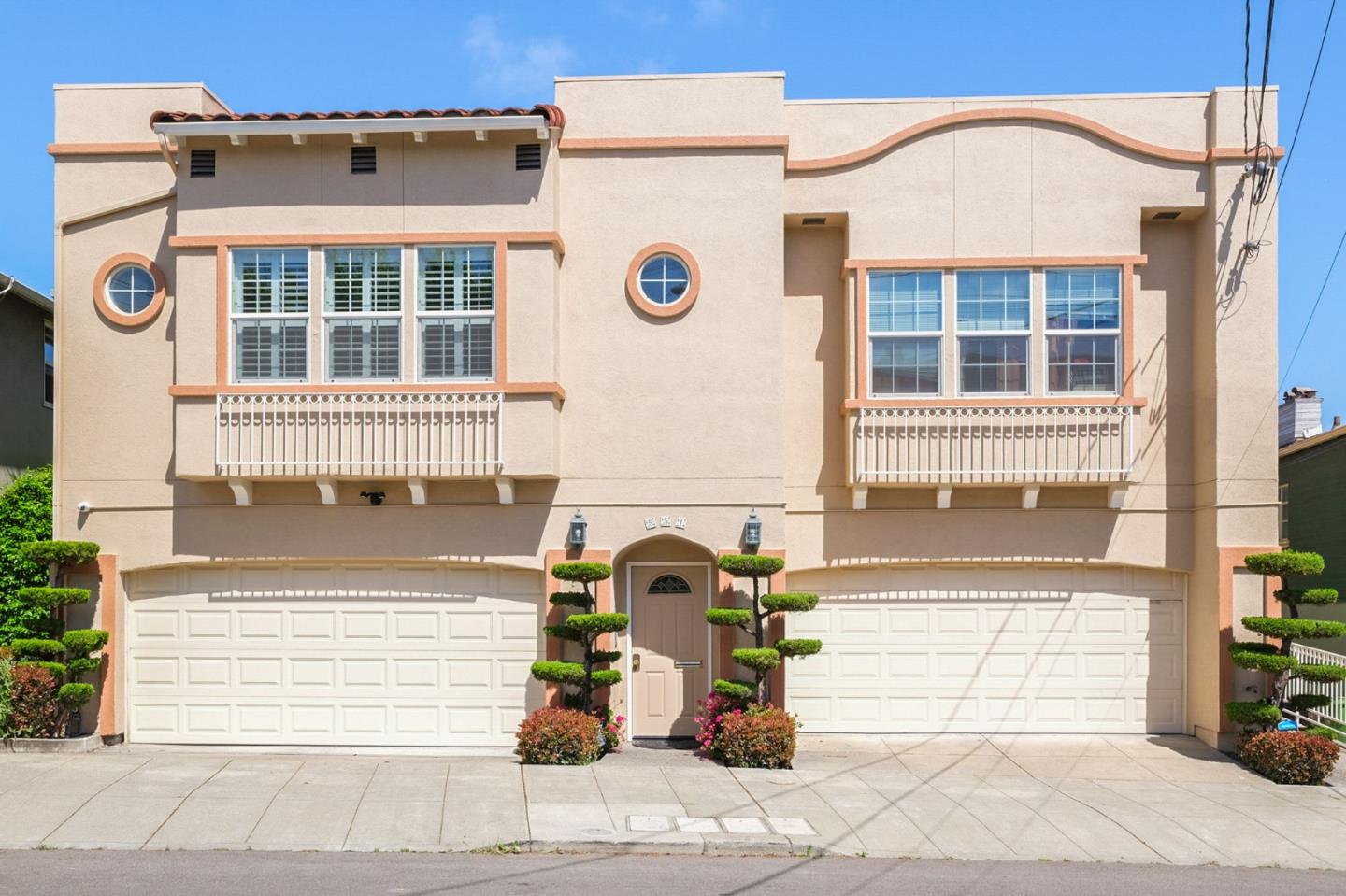 Detail Gallery Image 1 of 12 For 551 Merritt Ave #1,  Oakland,  CA 94610 - 2 Beds | 2 Baths
